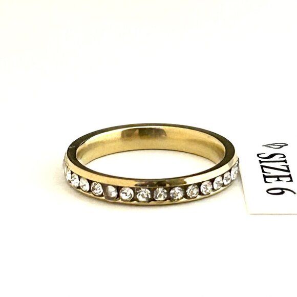 Gold Tone Ring with clear rhinestones, Size 6 Unisex - Picture 1 of 3